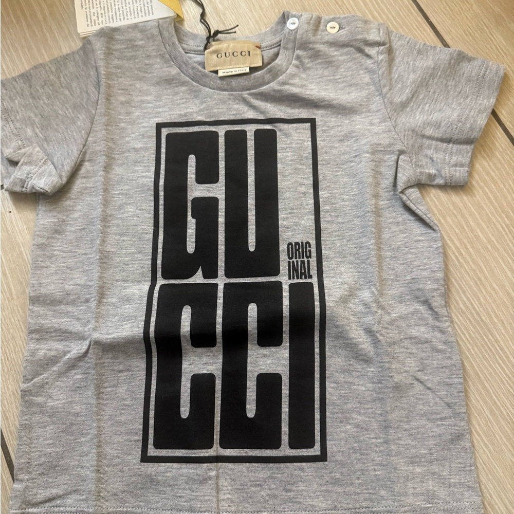 New Gucci Kids Gray Tee with Bold Logo 9/12 12/18 18/24 months aval